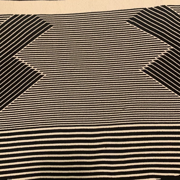 🌺 2 for $23 🌺 Olive & Oak Knit Mini Skirt-Black & White Geometrical Design - Picture 8 of 8